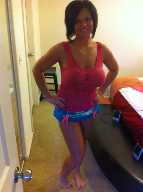 hotwifekristine:  TGIF Happy #friskyfriday. I’m going live on #mfc profiles.myfreecams.com/Hot