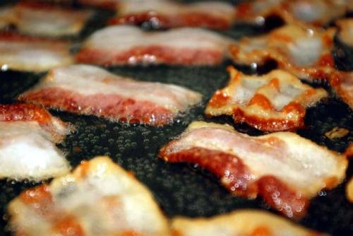 5 common sense tips about bacon (and nitrates)
Deep down, we know bacon is not the healthiest choice.
It’s not really the fat; our fat-phobia is waning. But ALL bacon contains nitrates, and these can convert to nitrosamines, known human carcinogens....