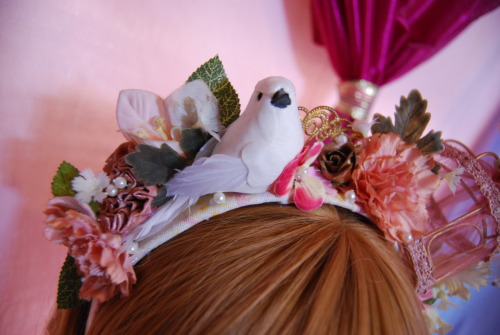 pearmaiden: Milky rose bird headdress