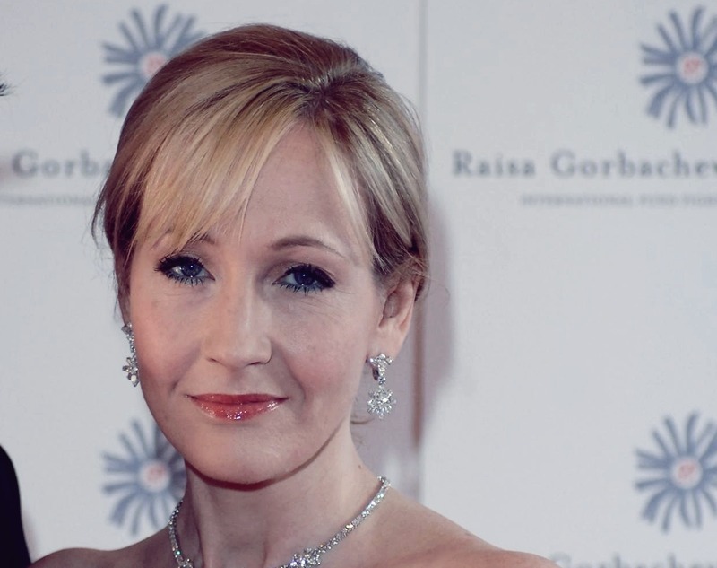  Um dia, J.K Rowling afirmou que quando Harry Virou auror ele conheceu uma bruxa