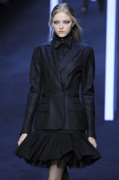gaptoothbitch:  KARL LAGERFELD FW 2008 
