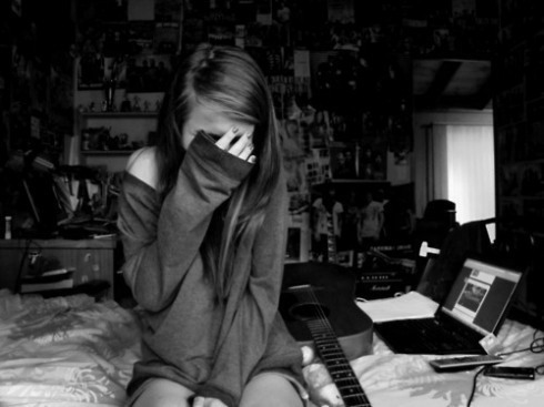 hi-ihavedefects-deactivated2014:  eu queria que minha tristeza sumisse com um piscar de olhos. T.Cardoso 