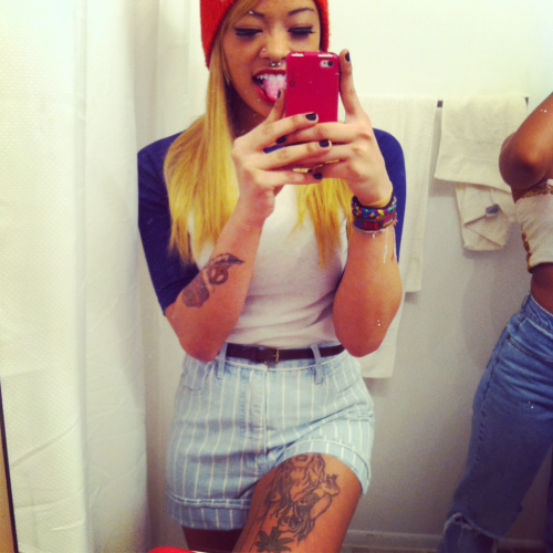 ultimatebeauties:  view more beauties with piercings→