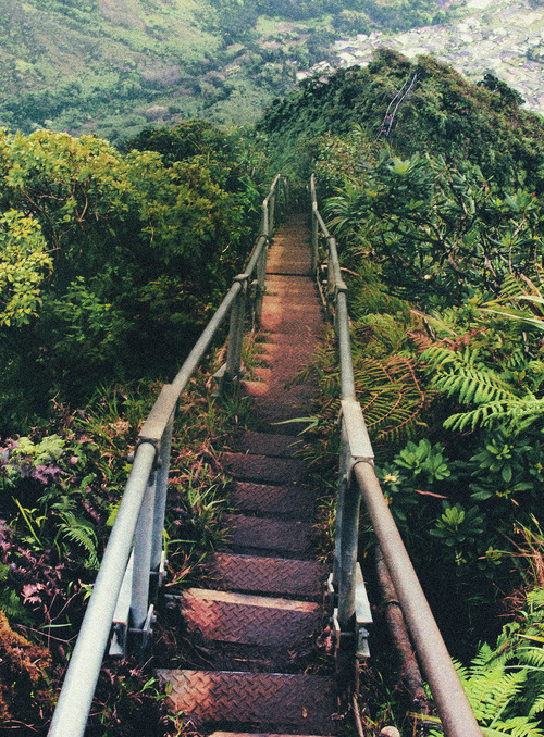 hellanne:☲ (by ERiN SiTT)Haiku stairs (Kaneohe, Hawaii, USA)