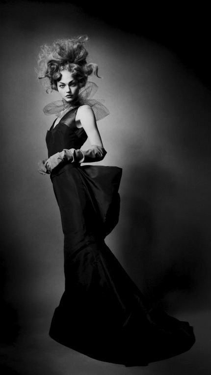 thegothcat:  V Mag Uptown &amp; Down by Mario Testino 