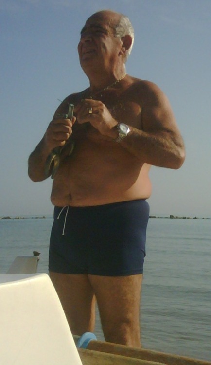 http://senioretgay2.tumblr.com/post/19128019829