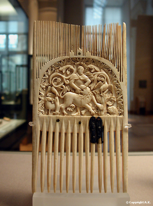 Ivory comb depicting either Sampson or David with a lion, made in Metz around 875-900