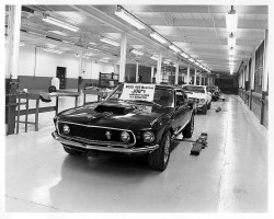 musclecardreaming:  Boss 429 moving off the