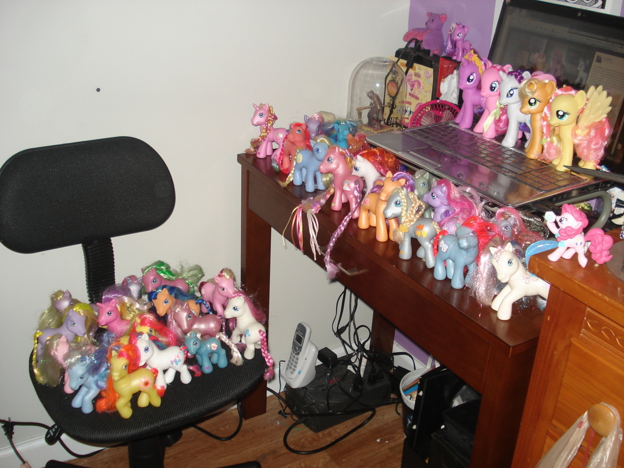 cklikestogame:  I got bored and decided to take my ponies out from storage because
