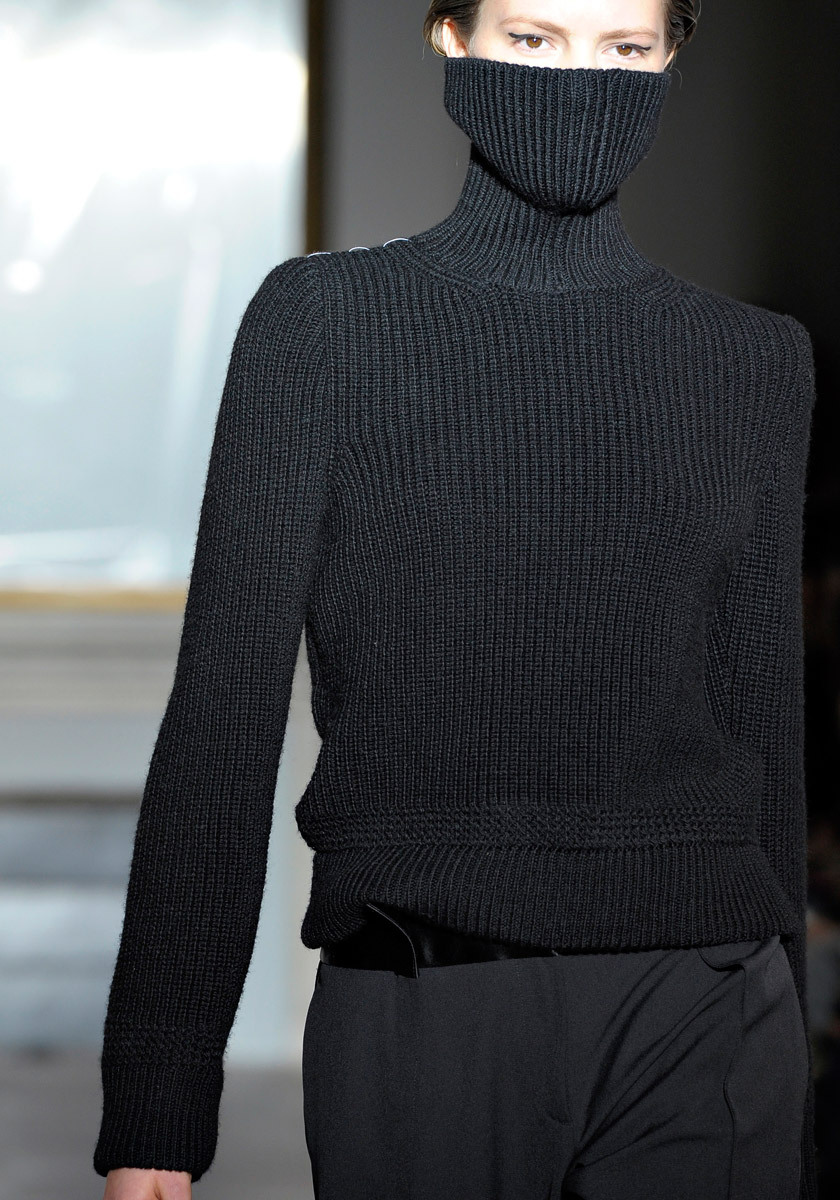 darkclothes:  turnyourfacetothesun:  Maison Martin Margiela - Fall 2012.  black clothes