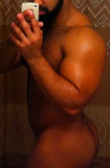 dethickness:  barecave:  .  http://dethickness.tumblr.com/archive  Yummy
