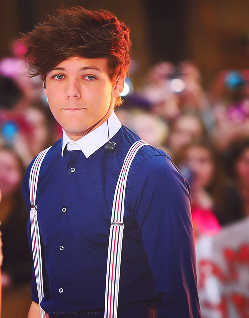 harrysbeyotch:  24/100 photos of louis tomlinson 