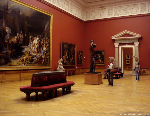 voileipasusi: The State Hermitage Museum (above) and the Russian Museum in Saint Petersburg. 