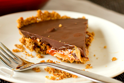 phoods:  (via Take 5 Candy Bar Pie | Brown Eyed Baker) 