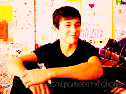 alexnaustin:  hellomynameismrsmahone:  better than him, NOTHING &lt;3 http://hellomynameismrsmahone.tumblr.com {MORE GIFS} Follow me, i will follow back  you’re perffff. 