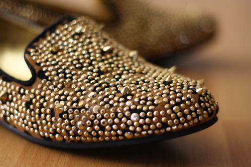 Gold slippers - www.thehollywoodheels.com