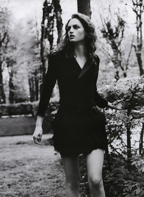 Vivien Solari by Gilles Bensimon for Elle US September 2001