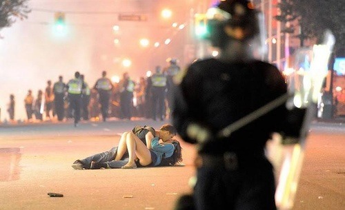 tiiiiiiiiiinaaa:  l-o-v-e-p-l-e-a-s-e: Violento mesmo é amor, o resto é só cara