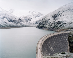 minusmanhattan:  Hydro Power Project by Rüdiger Nehmzow. 