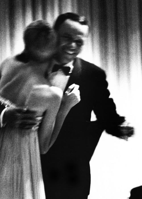 francisalbertsinatra:  Frank Sinatra dances with wife Mia Farrow, c. 1967 