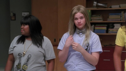 needsmoregreen:tiktokofoz:mzminola:I see you there playing with your wig Kurt. No one else is, and t