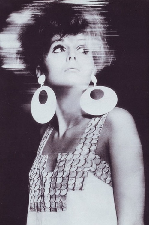 XXX theswingingsixties:  Fashion by Paco Rabanne, photo