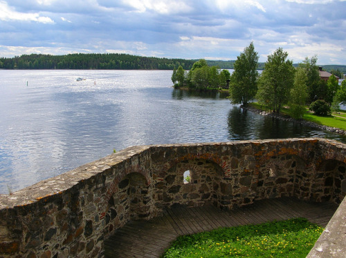 Lake view from the towers of Olavinlinna Castle, Finland (by The_Mad_Max ).