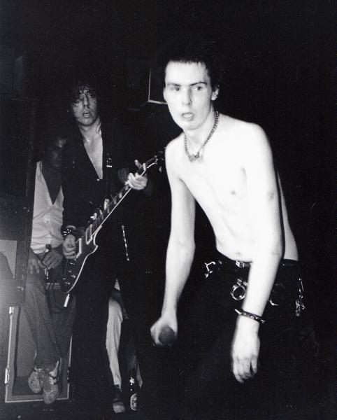 superseventies:Mick Jones and Sid Vicious onstage at Max’s Kansas City, 1978.