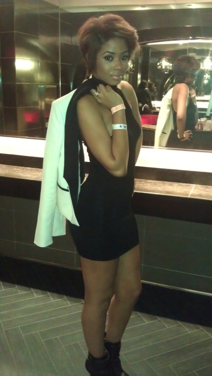 Stepped out this weekend ;)
What I’m wearing:
-Zara tuxedo blazer
-Bebe bodycon dress
-Sam Edelman boots