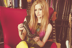 my-world-avril-lavigne:  Fabulous 