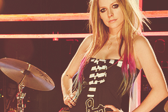 my-world-avril-lavigne:  Fabulous 