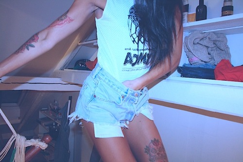 jackiejukem:  rub one out. haha