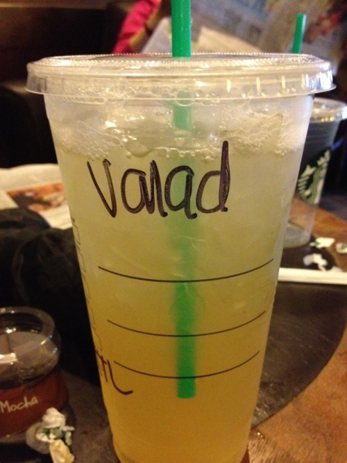 snoopdong:  Hi Starbucks just give me a green tea lemonade  Okay no Starbucks my