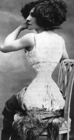 weirdvintage:  Polaire was the stage name used by French singer and actress Émilie Marie Bouchaud (May 14, 1874 – October 14, 1939).  She was a tightlacer whose corsetted waist was usually no greater than 14 inches. (via Staylace)