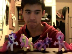 potatosac:  DAMMIT TWILIGHT SPARKLE GET IT TOGETHER YOU’RE TEARING THIS FAMILY APART 