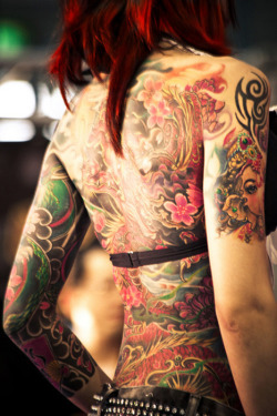 pushforwardd:  Love colorful tattoos. <3 http://www.Pushforwardd.tumblr.com 