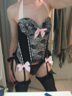 boysinlace:  i want this outfit!   Me tooo!!!