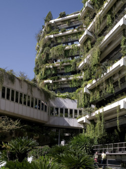 architectureofdoom:  Banca Catalana, Barcelona, Fargas &amp; Tous, 1980 