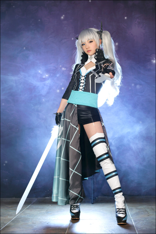 (via Cyphers Cosplay by Miyuko &amp; Tasha)