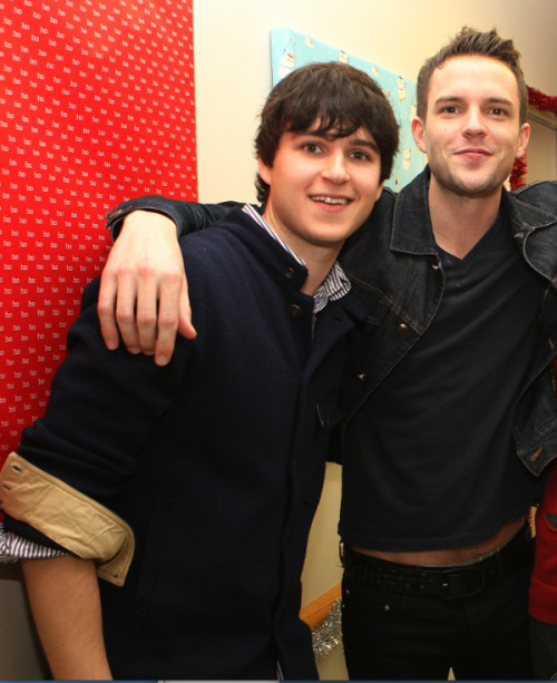 julitocasablancas:randomkeyboardmashing:Ezra Koenig & Brandon Flowers.NEVER 4GET