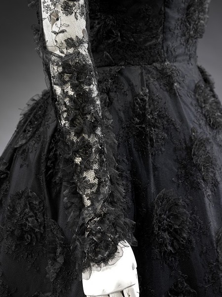 defunctfashion:  Michael Sherard | Cocktail Dress | c. 1958    Cocktail dresses gained a new popularity after the Second World War. They were worn at early evening or ‘6 to 8’ gatherings. Since guests usually stood and mingled, the gowns could include