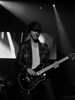 eopdago:  Yonghwa at Stand Up in L.A  cr: