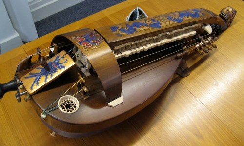 nihtern:Hurdy-gurdy with Viking styling, by Phillipe Mousnier of Cumbria