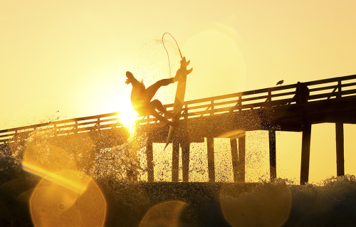 supandreee:  Best surfing photo ever.
