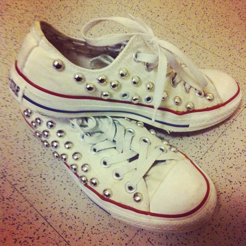 ottobear:My DIY studded shoes! I did this over spring break by watching this tutorial: http://www.yo