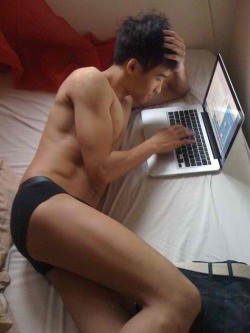 iloveasianmen: What do you think he’s looking