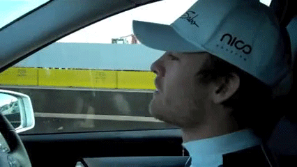 fuckyeah-nicorosberg:While Nico was singing the way you lie