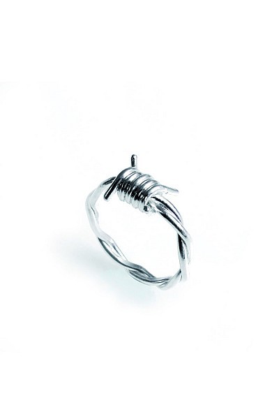 maria-alyssa:  Barbed Wire Ring By St Jeweller - Carnet De Mode by Carnet de Mode