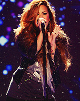 colorfulskys:  Demi Lovato performing @ American Idol 