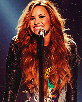 colorfulskys:  Demi Lovato performing @ American Idol 